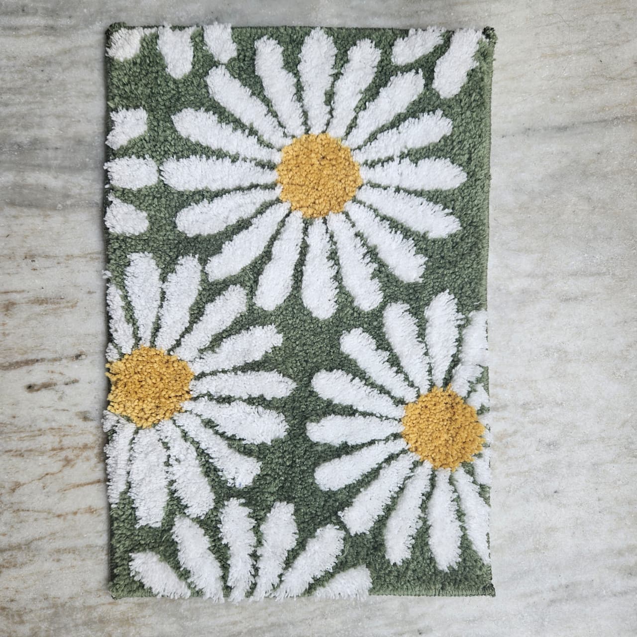 Cheerful Daisy Print Bath Mat